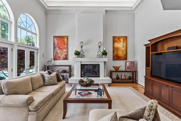21847 Villa Oaks Lane, Saratoga, California 95070