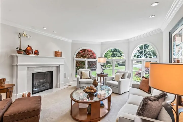 21847 Villa Oaks Lane, Saratoga, California 95070