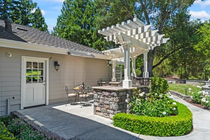 21847 Villa Oaks Lane, Saratoga, California 95070