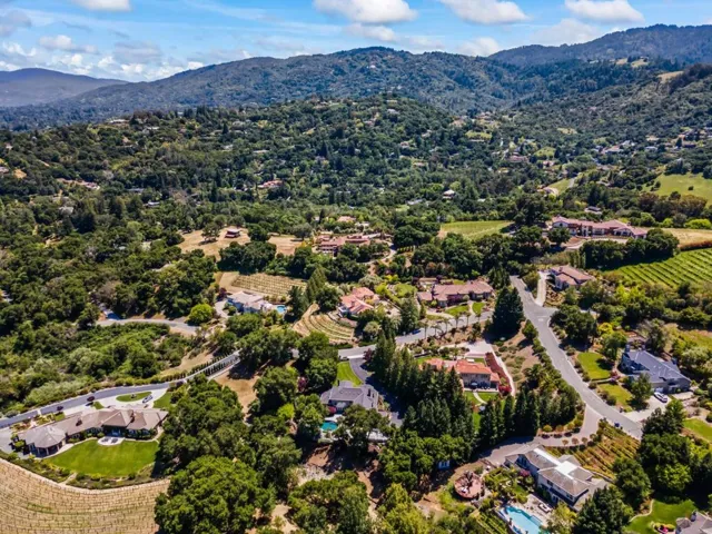 21847 Villa Oaks Lane, Saratoga, California 95070