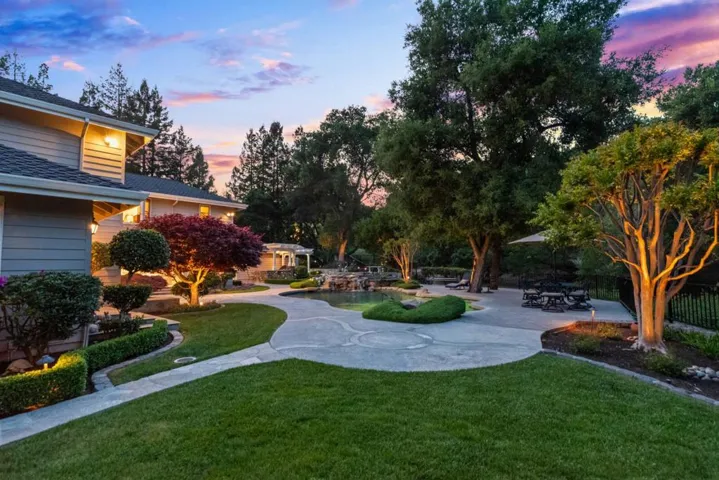 21847 Villa Oaks Lane, Saratoga, California 95070