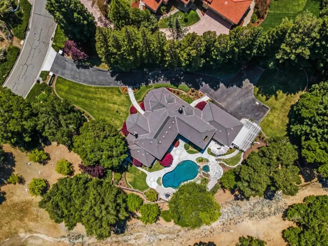 21847 Villa Oaks Lane, Saratoga, California 95070