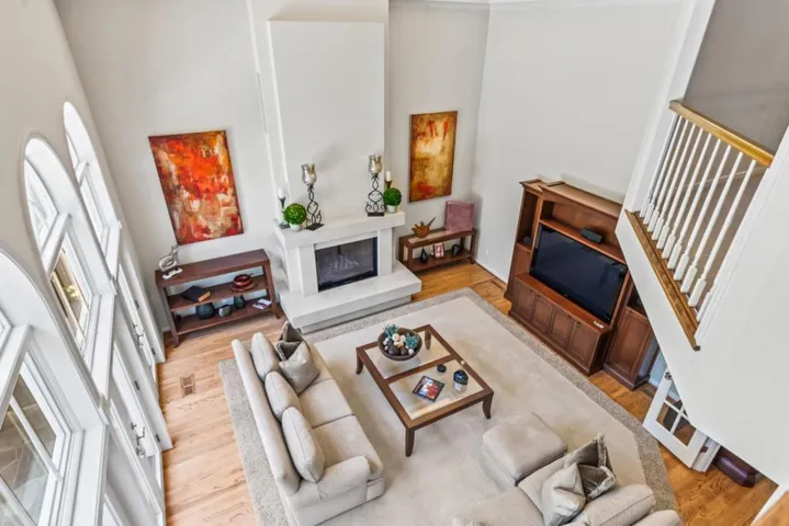 21847 Villa Oaks Lane, Saratoga, California 95070