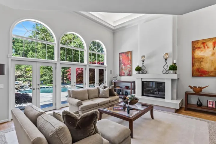 21847 Villa Oaks Lane, Saratoga, California 95070