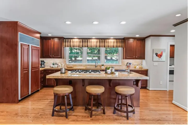 21847 Villa Oaks Lane, Saratoga, California 95070