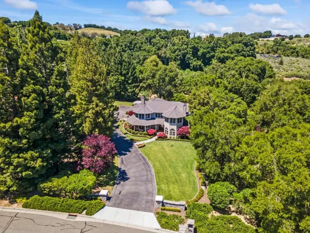 21847 Villa Oaks Lane, Saratoga, California 95070