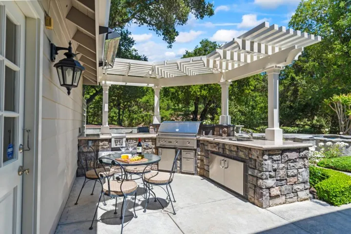 21847 Villa Oaks Lane, Saratoga, California 95070