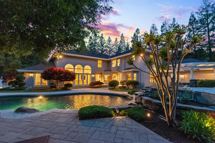 21847 Villa Oaks Lane, Saratoga, California 95070