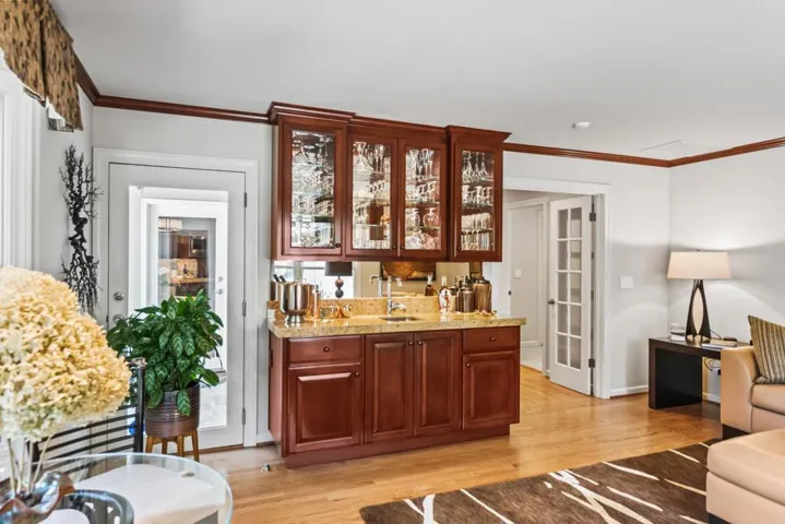 21847 Villa Oaks Lane, Saratoga, California 95070
