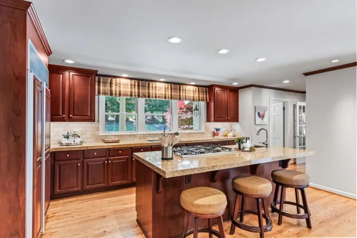 21847 Villa Oaks Lane, Saratoga, California 95070