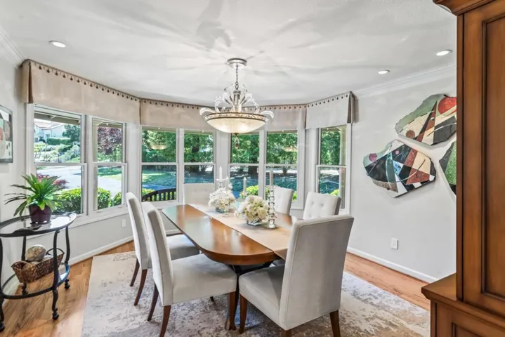 21847 Villa Oaks Lane, Saratoga, California 95070