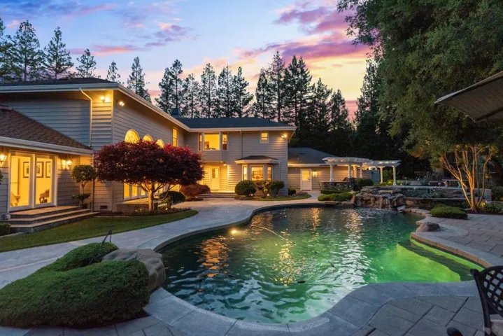 21847 Villa Oaks Lane, Saratoga, California 95070