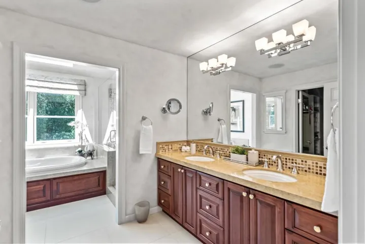 21847 Villa Oaks Lane, Saratoga, California 95070