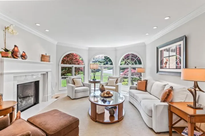 21847 Villa Oaks Lane, Saratoga, California 95070
