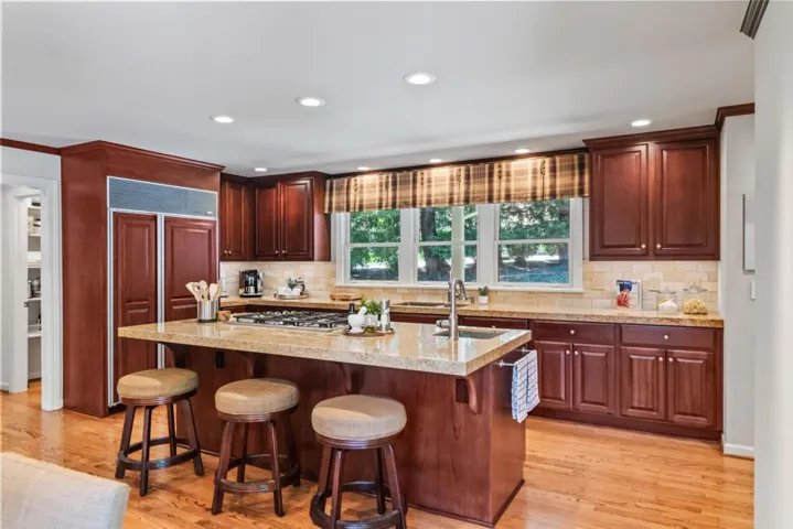 21847 Villa Oaks Lane, Saratoga, California 95070