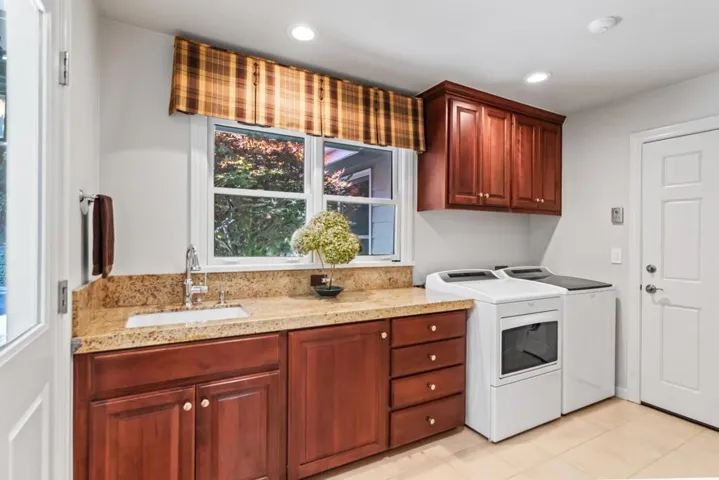 21847 Villa Oaks Lane, Saratoga, California 95070