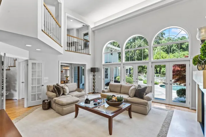 21847 Villa Oaks Lane, Saratoga, California 95070
