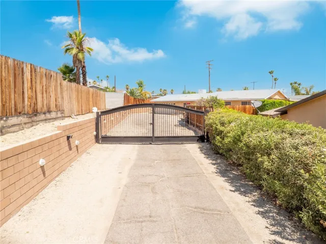 38325 Chuperosa Lane, Cathedral City, California 92234