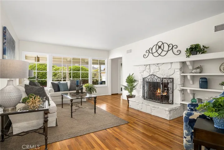 1832 Windsor Lane, Santa Ana, California 92705