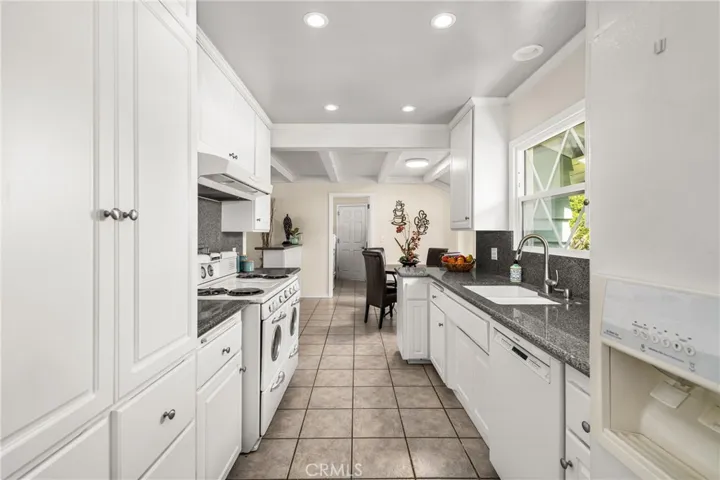 1832 Windsor Lane, Santa Ana, California 92705