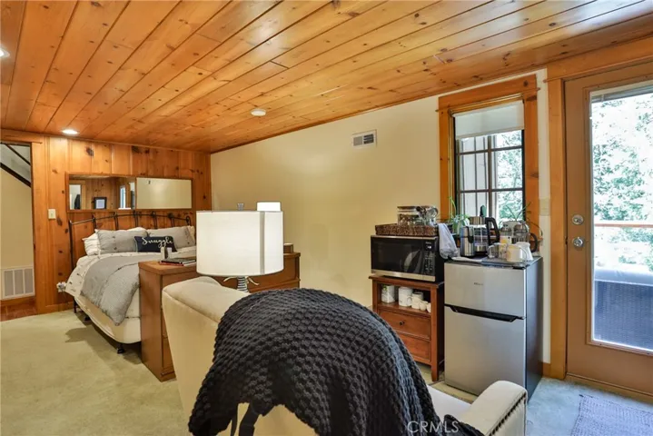 25214 Scenic View Drive, Crestline, California 92325