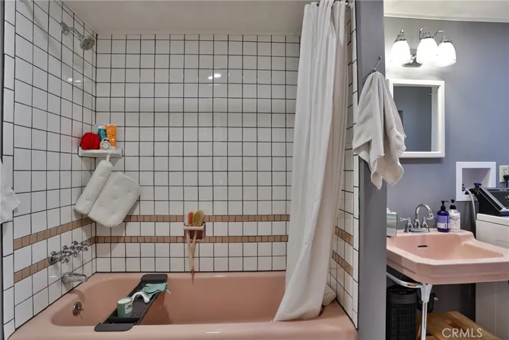 Full bathroom