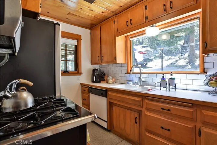 25214 Scenic View Drive, Crestline, California 92325