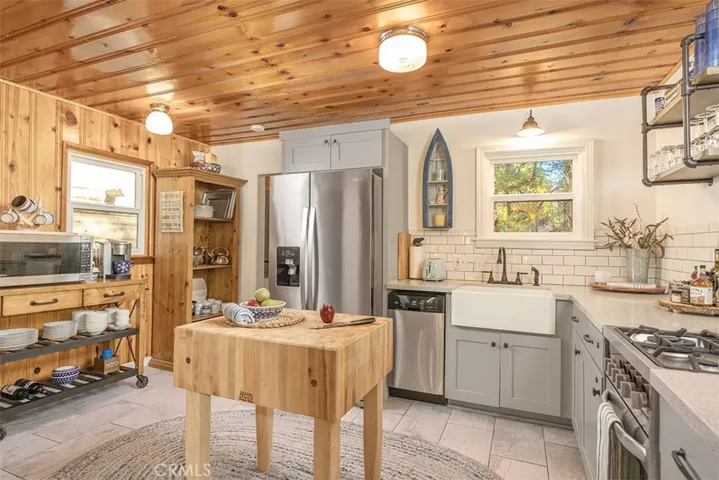 39177 Robin Road, Big Bear Lake, California 92315