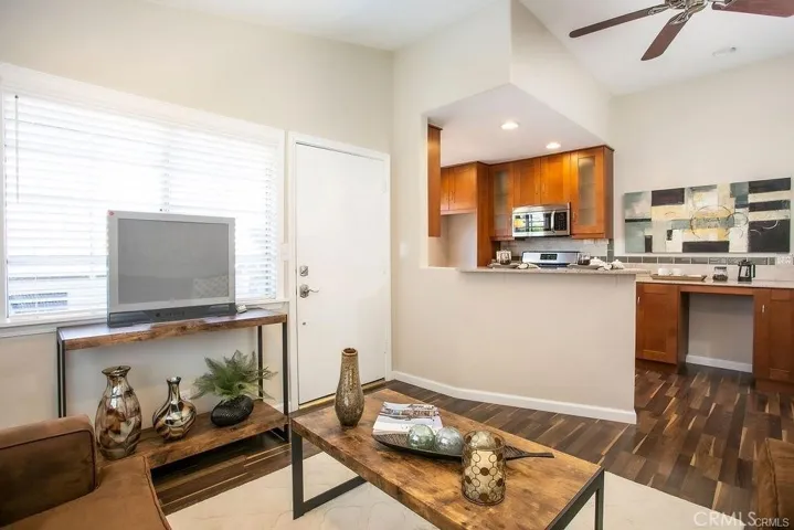 18 Flor De Sol 15, Rancho Santa Margarita, California 92688