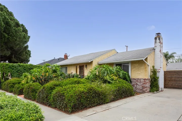 2136 Lees Avenue, Long Beach, California 90815