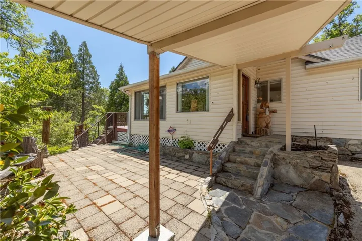 breezeway from garage to home