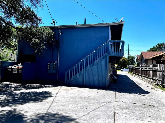2080 Raymond Avenue, Altadena, California 91001