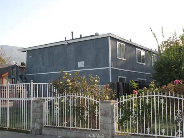 2080 Raymond Avenue, Altadena, California 91001