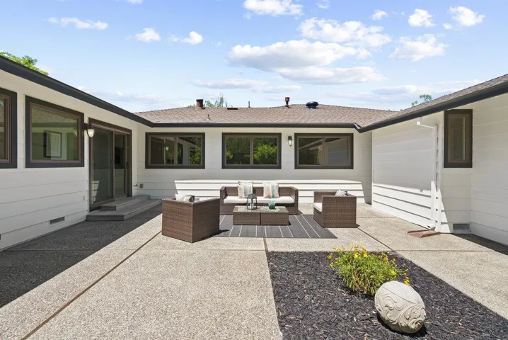 3587 La Mata Way, Palo Alto, California 94306