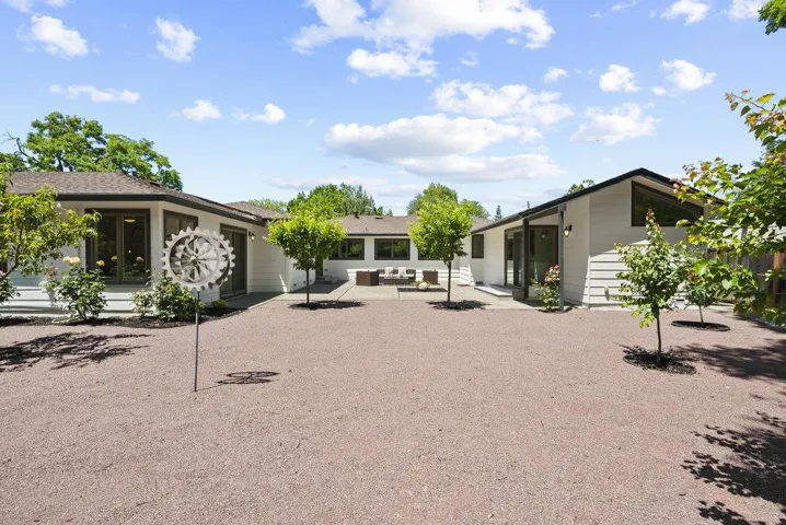 3587 La Mata Way, Palo Alto, California 94306