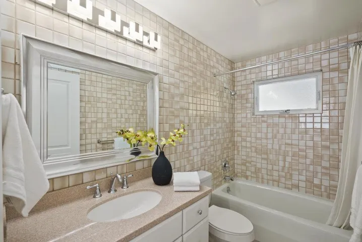 3587 La Mata Way, Palo Alto, California 94306