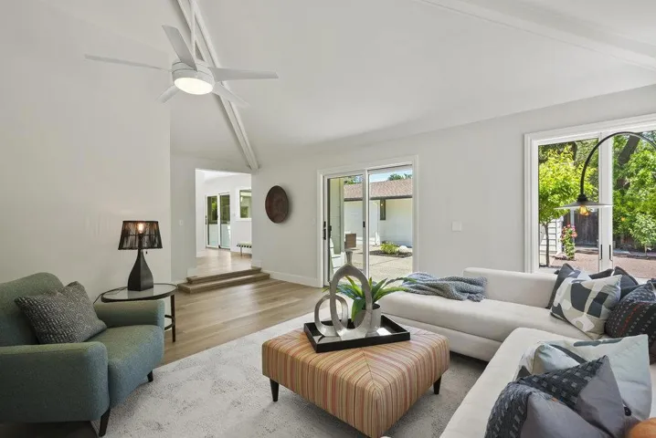 3587 La Mata Way, Palo Alto, California 94306