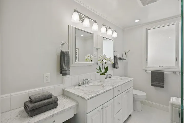 3587 La Mata Way, Palo Alto, California 94306