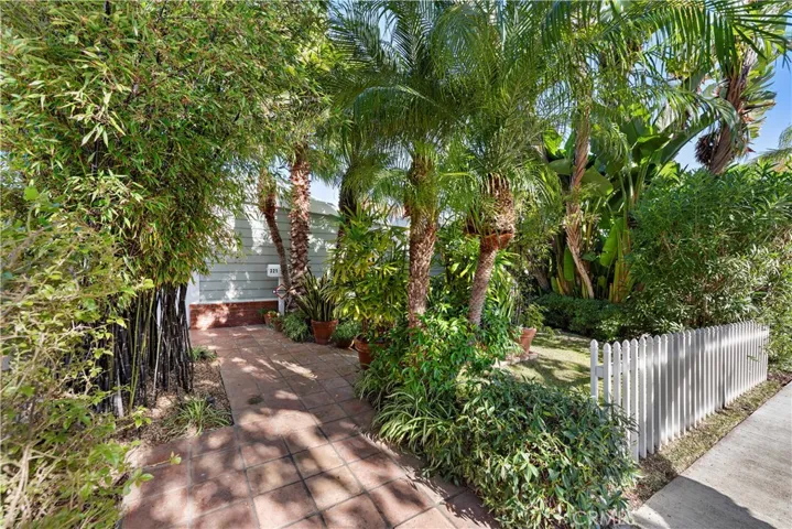 321 Larkspur Avenue, Corona Del Mar, California 92625