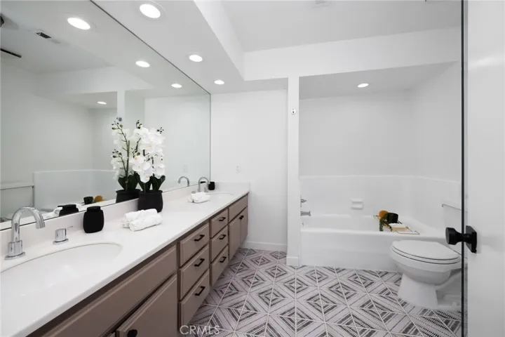 4821 Riverton Avenue 2, North Hollywood, California 91601