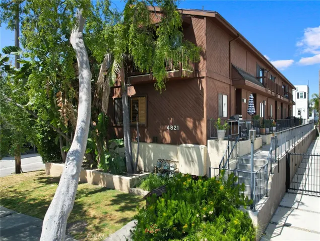 4821 Riverton Avenue 2, North Hollywood, California 91601