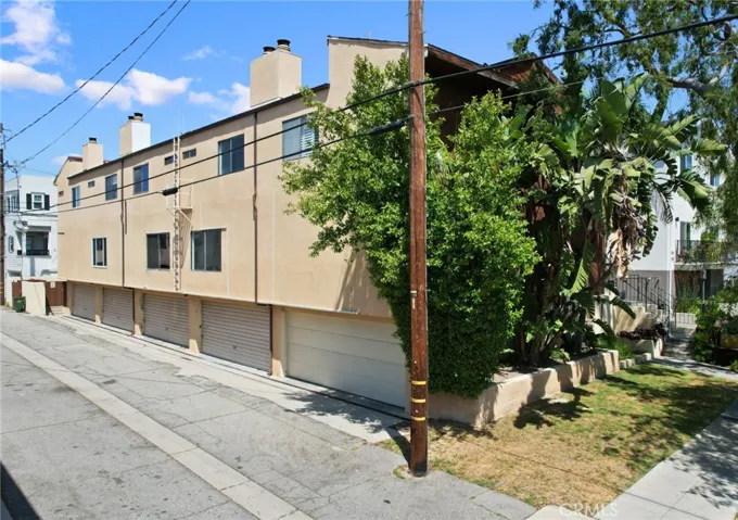 4821 Riverton Avenue 2, North Hollywood, California 91601