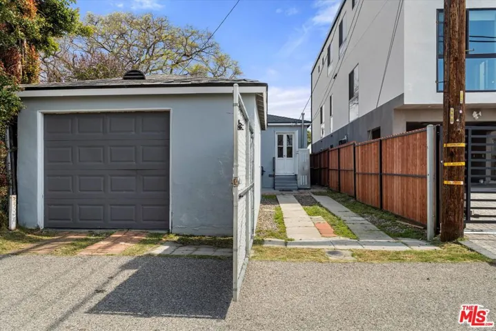 Garage and driveway access from rear alley
