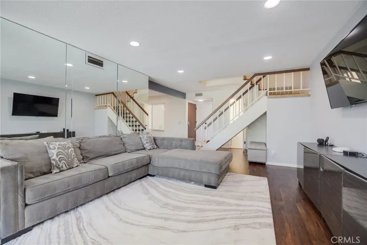 19200 Index Street 4, Porter Ranch, California 91326
