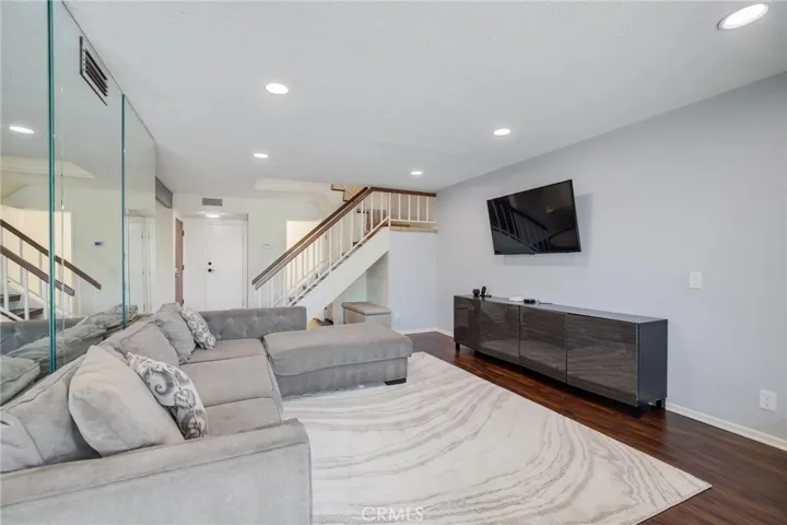 19200 Index Street 4, Porter Ranch, California 91326