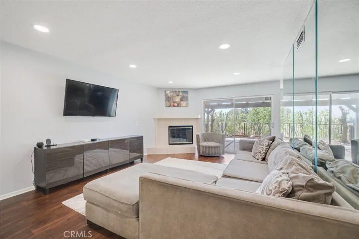 19200 Index Street 4, Porter Ranch, California 91326