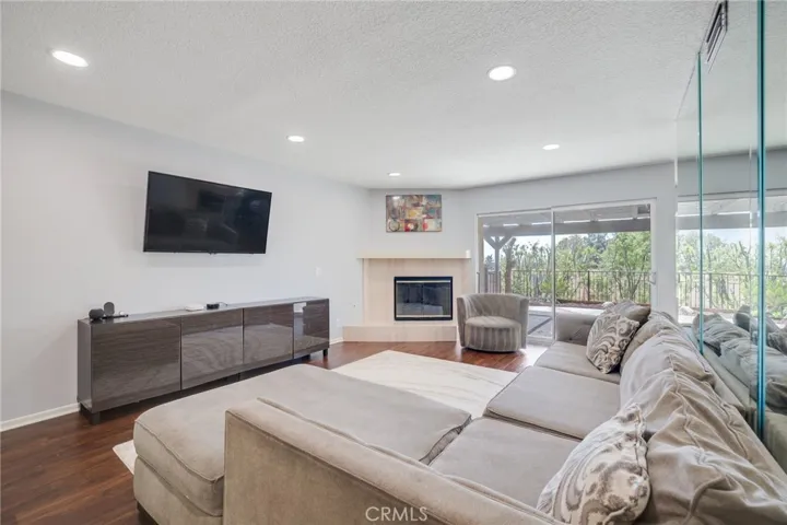 19200 Index Street 4, Porter Ranch, California 91326