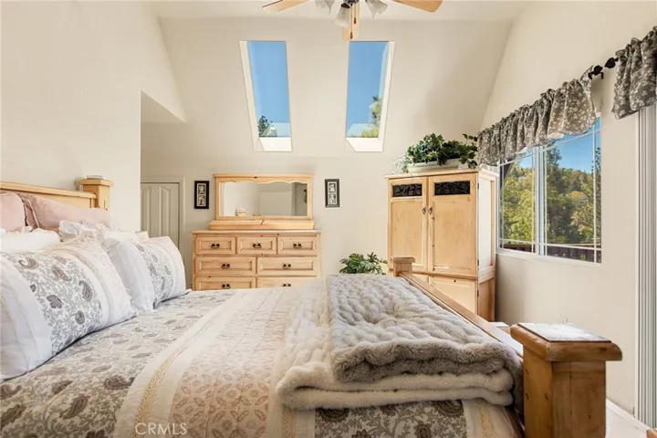 1383 Calgary Drive, Lake Arrowhead, California 92352