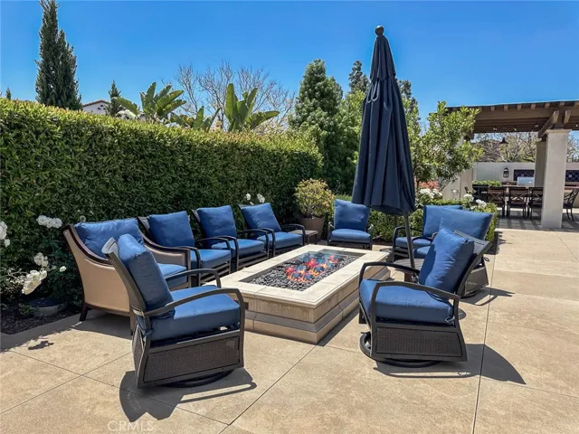 Community entertaining area, fire pit