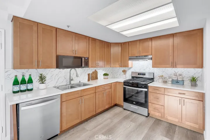 305 Monroe Court, Azusa, California 91702